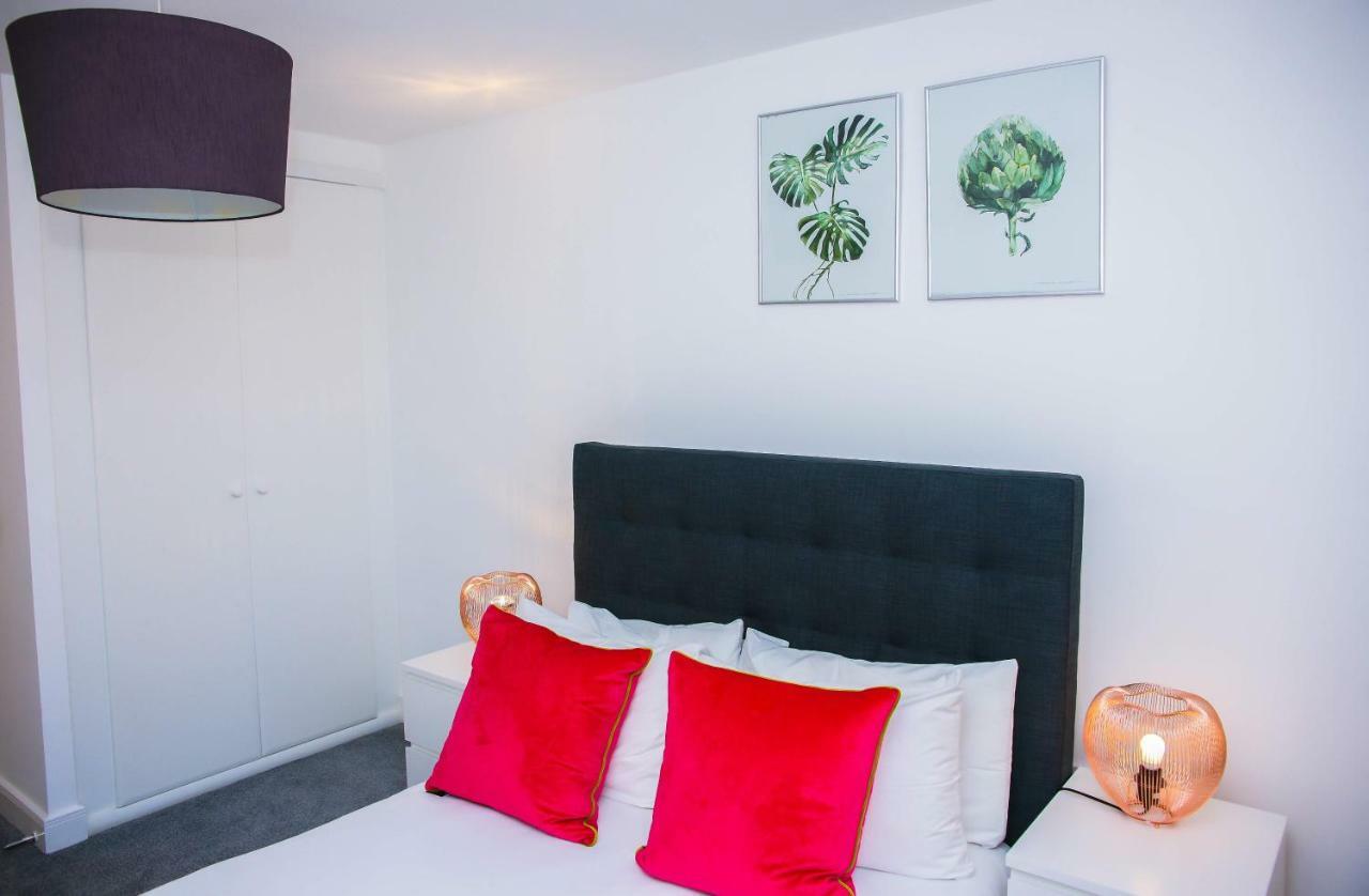 Superior 2 Bedroom Apartments Лондон Экстерьер фото